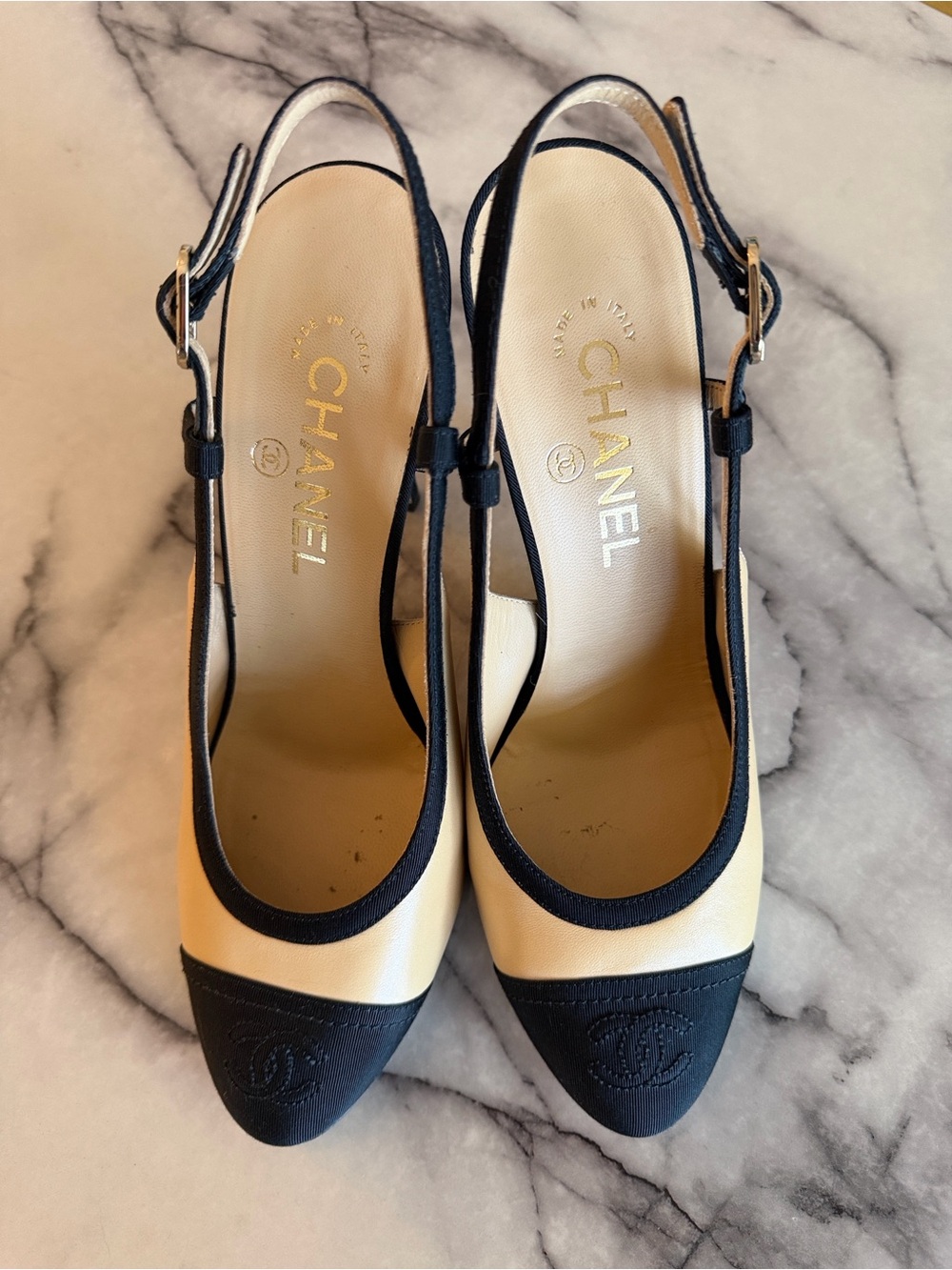 CHANEL Black and Beige Two-Tone Slingback Pumps - Picture 7 of 7